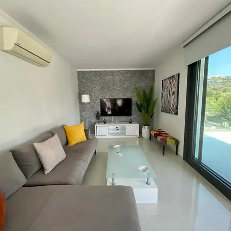 2 Bedroom Flat In Yalikavak 5 Minutes Walking Distance To The Sea Apartamento *